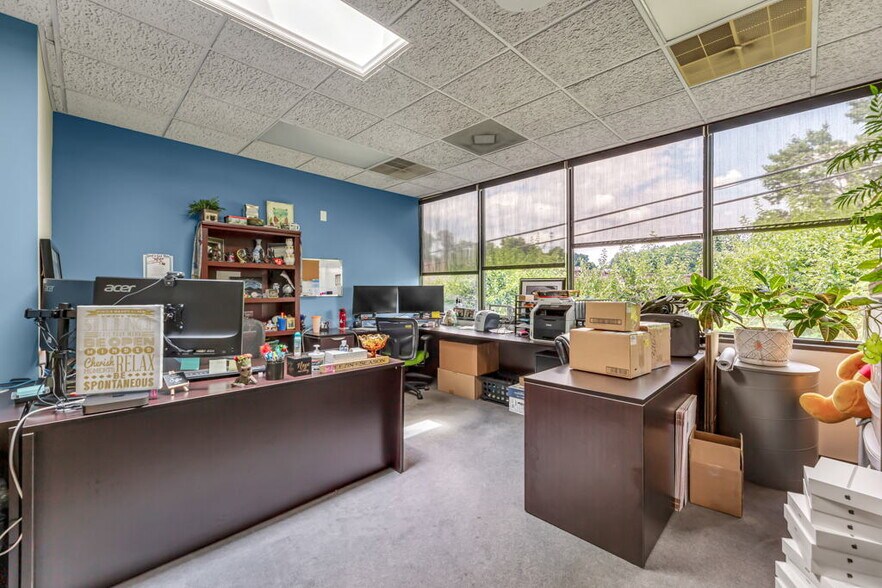 More Photos Of 115 Pomona Dr, Greensboro Office Residential For Lease