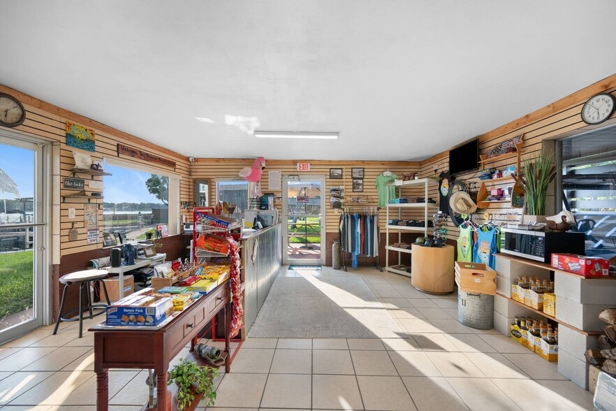 More Photos Of 1485 Lakeview Dr, Deland Hotel For Sale