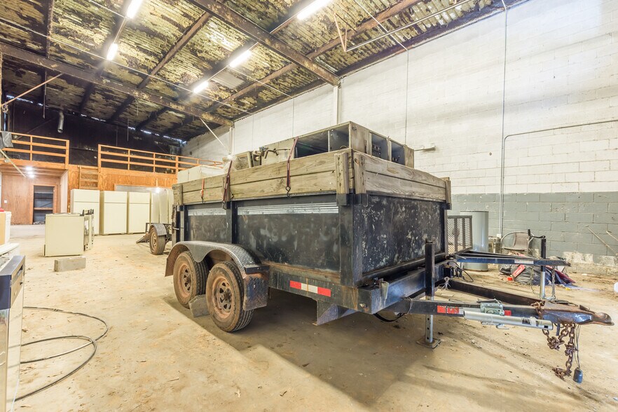 More Photos Of 8456 Newman St, Douglasville Light Manufacturing For Lease
