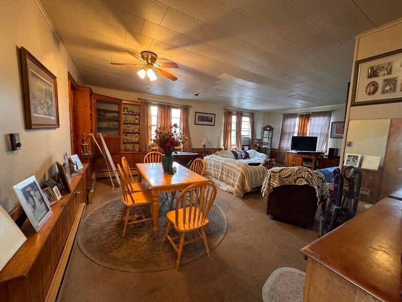 More Photos Of 572 2nd Ave, Troy Restaurant For Sale