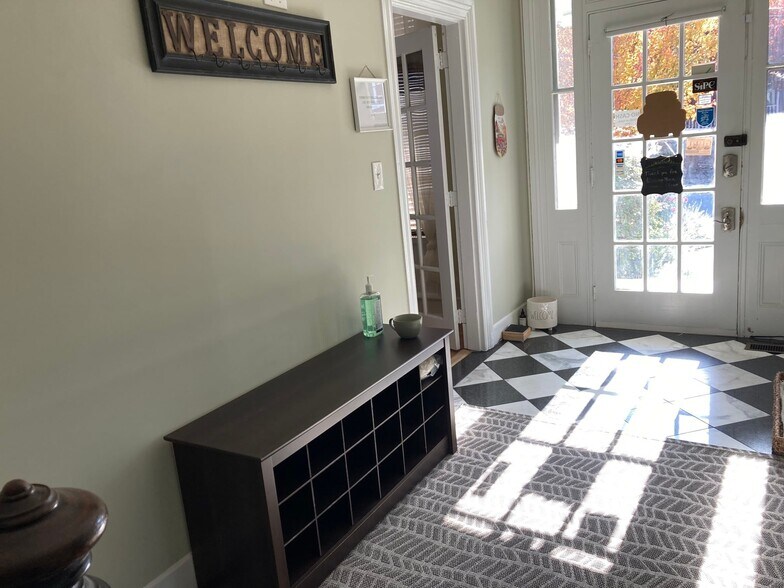 More Photos Of 417 Main St, Laurel Office For Lease