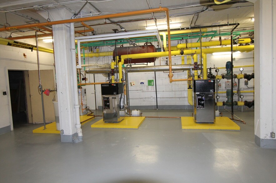 More Photos Of 4909 50 St, Red Deer Office For Lease