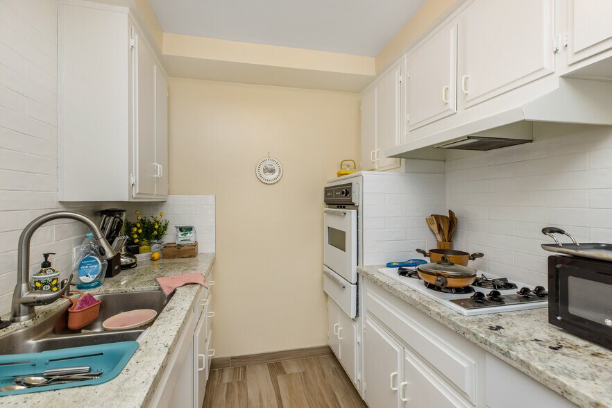 More Photos Of 1021 W 14th St, San Pedro Apartments For Sale