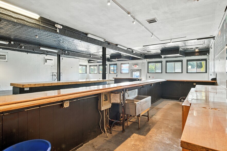 More Photos Of 285 Elm St, Westfield Storefront Retail Residential For Sale