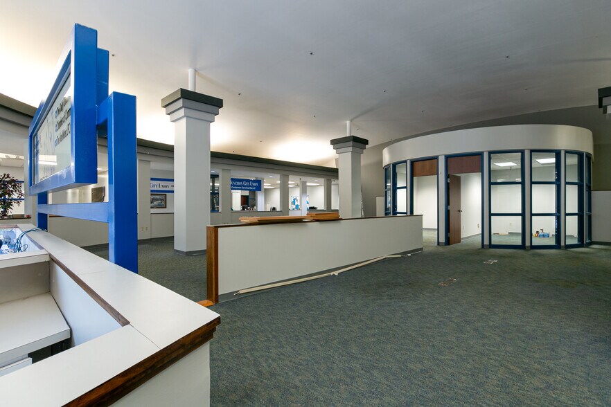 More Photos Of 222 W 6th St, Junction City Office For Sale