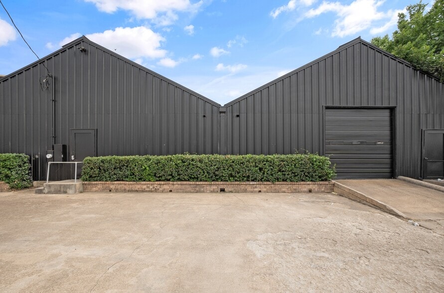 More Photos Of 3500 Easy St, Dallas Flex For Sale