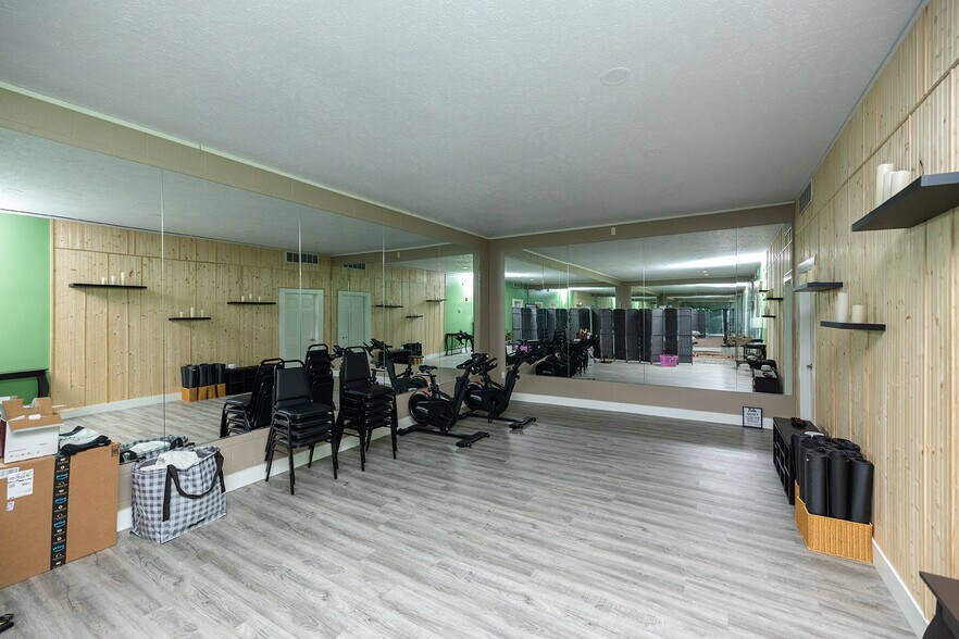 More Photos Of 115 N Main St, Lindsborg General Retail For Sale