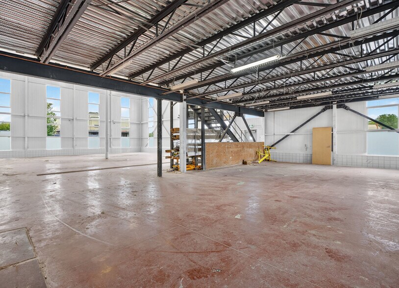 More Photos Of 5500 Canotek Rd, Ottawa Flex For Sale