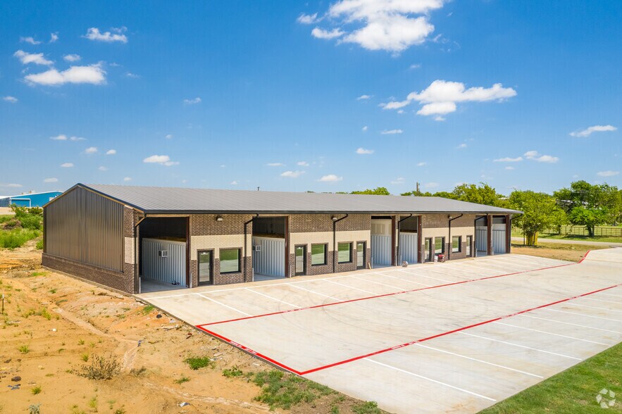 More Photos Of 3912 Williamson Rd, Crowley Unknown For Lease