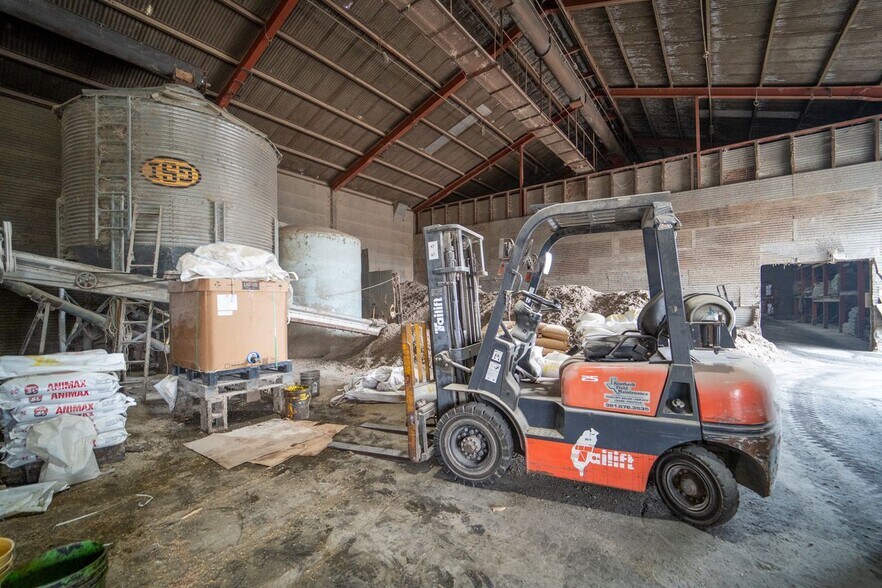 More Photos Of 610 E End St, Goliad General Retail For Sale