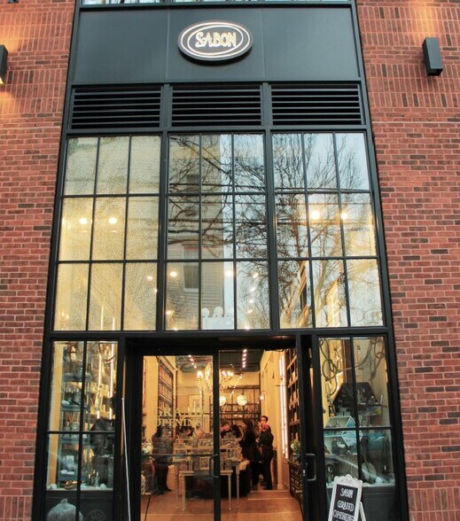 Primary Photo Of 134 N 4th St, Brooklyn Storefront For Lease