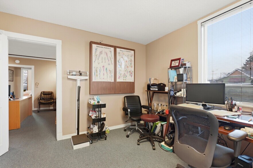 More Photos Of 114 E 2nd St, Newberg Office For Sale