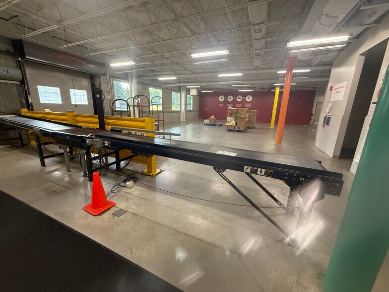 More Photos Of 450 Woodland Ave, Bloomfield Warehouse For Sale