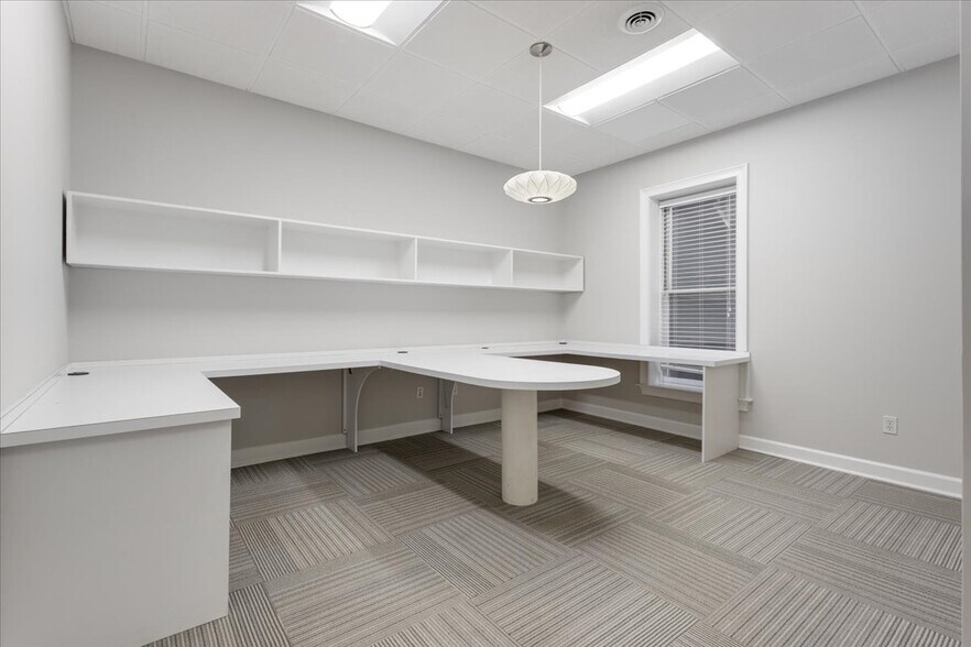 More Photos Of 5064 Roswell Rd, Atlanta Office Residential For Sale