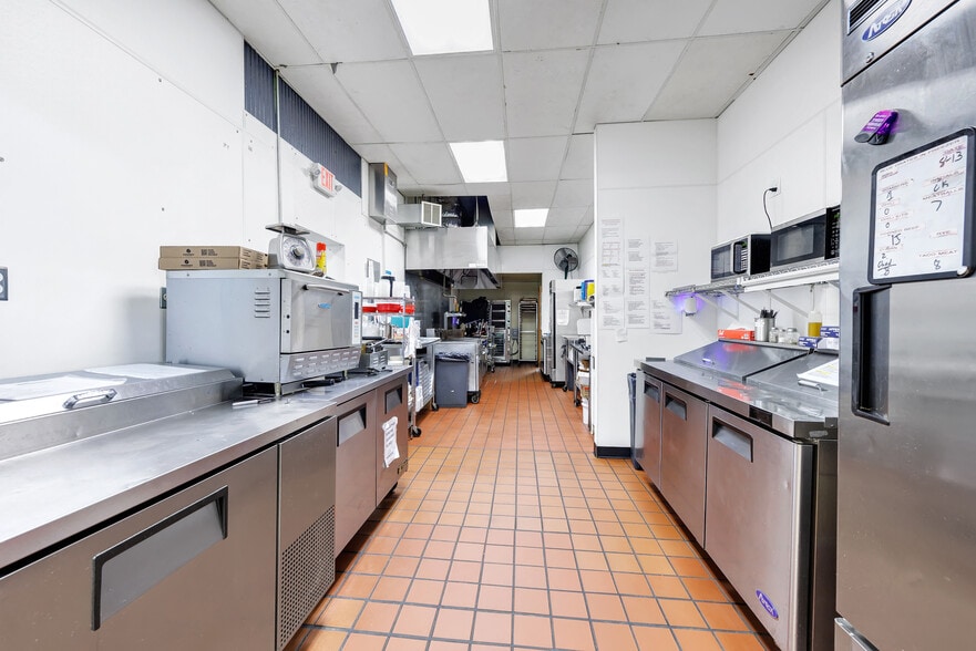 More Photos Of 633 Bissell St, White Lake General Retail For Sale
