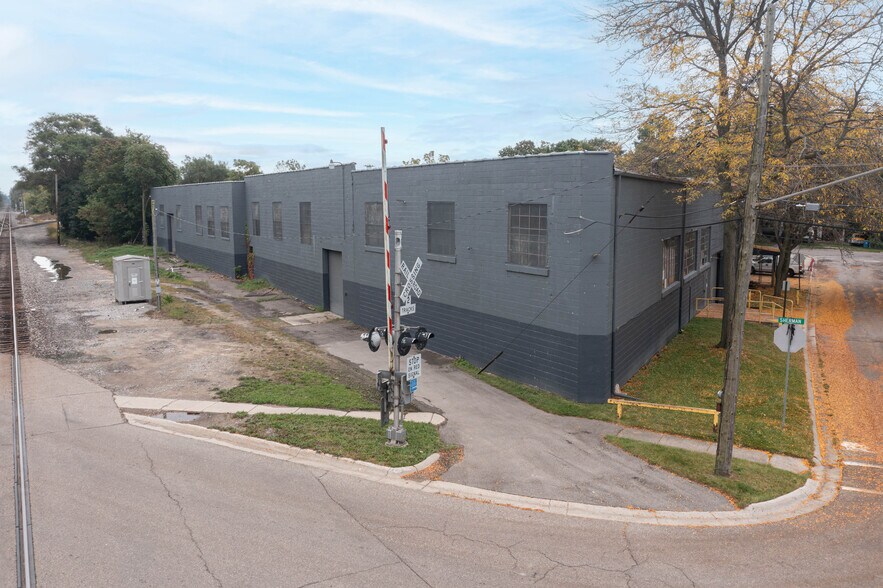 More Photos Of 407 Hadley St, Holly Manufacturing For Sale