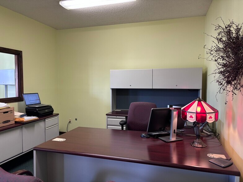 More Photos Of 814 S Main St, Lapeer Freestanding For Lease