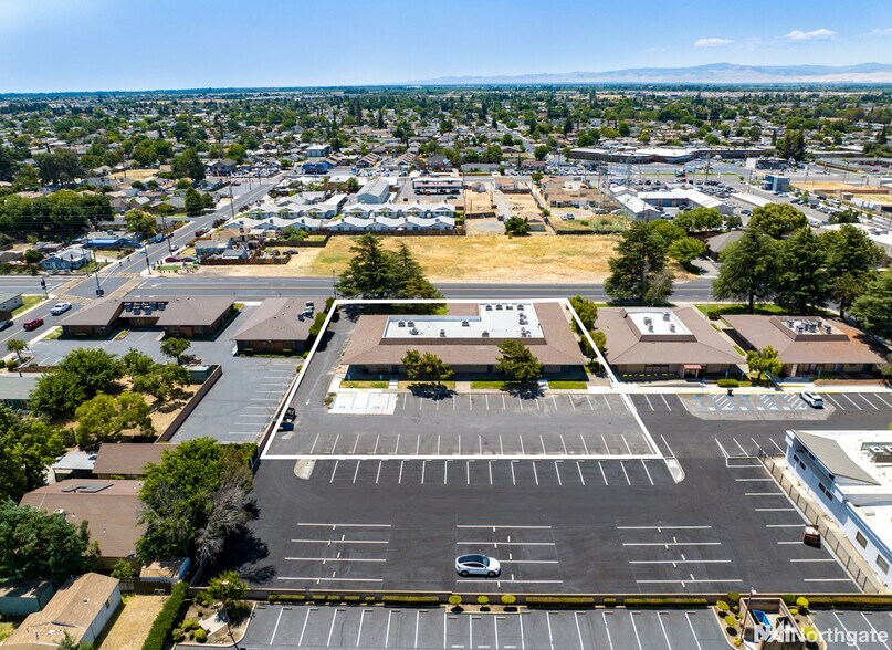 Primary Photo Of 955 W Center St, Manteca Office For Lease