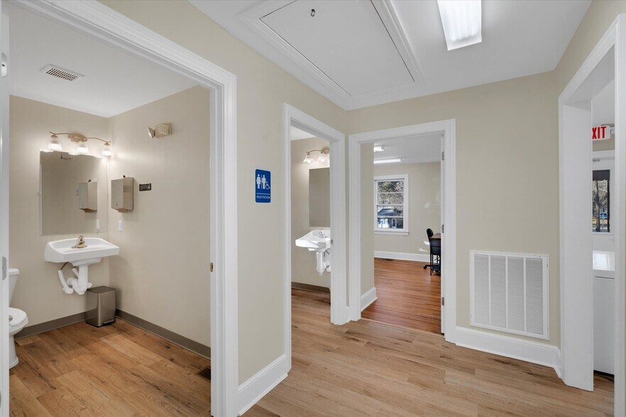 More Photos Of 323 W Georgia Rd, Simpsonville Restaurant For Lease