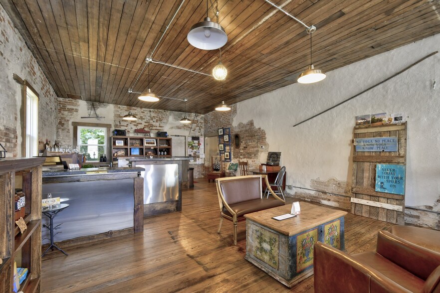 More Photos Of 121 8th St, Colusa Showroom For Sale