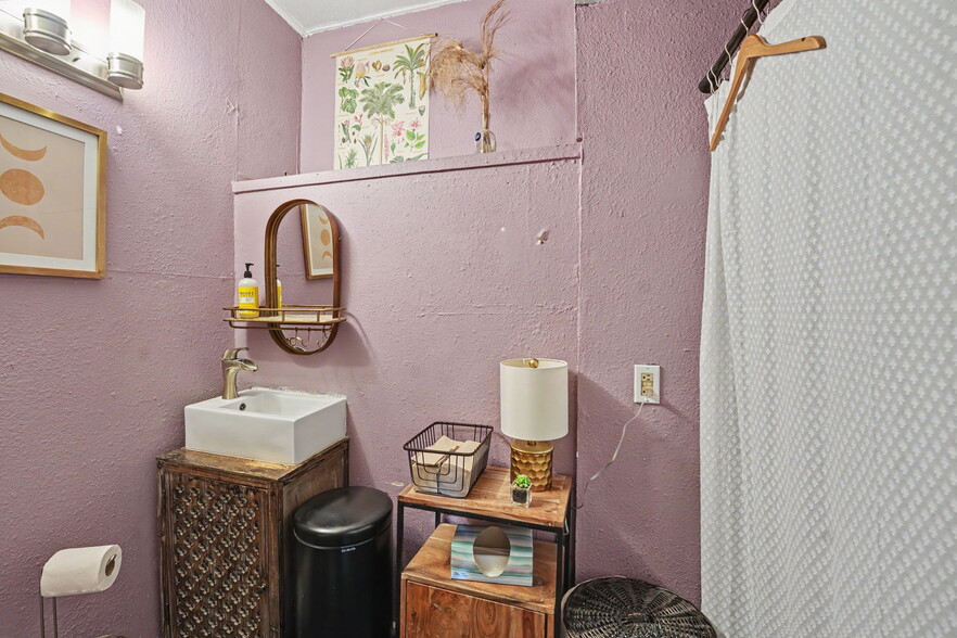 More Photos Of 2312 Abercorn St, Savannah Storefront Retail Residential For Sale