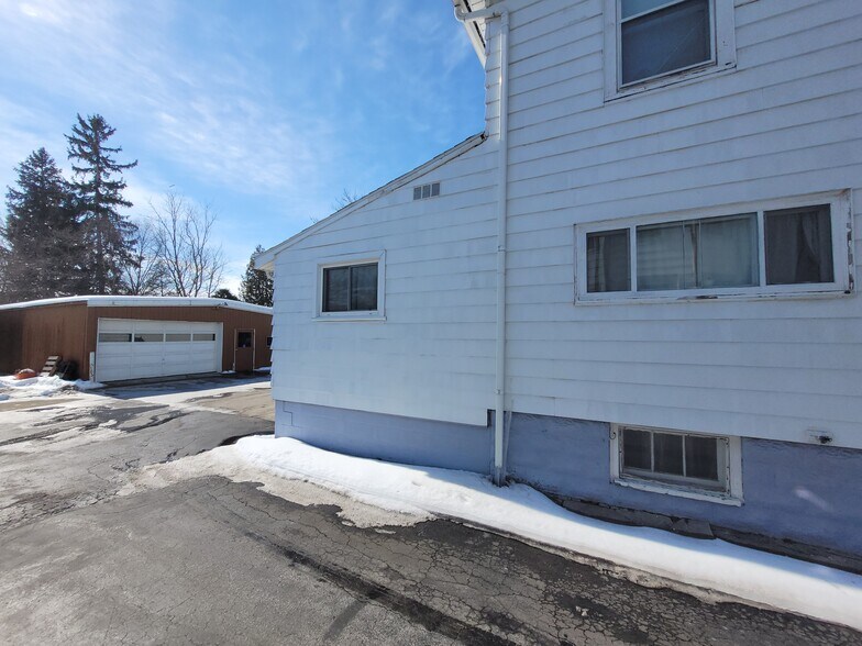 More Photos Of 596 E Main St, Batavia Freestanding For Lease