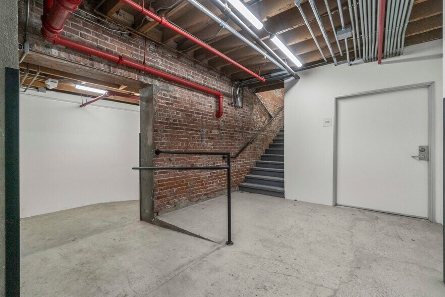 More Photos Of 941 E 2nd St, Los Angeles Industrial For Lease