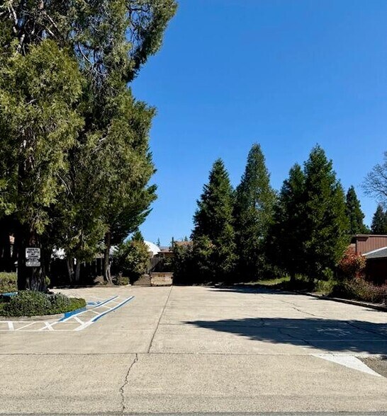 More Photos Of 100 Horseshoe Lane, Weaverville Medical For Lease