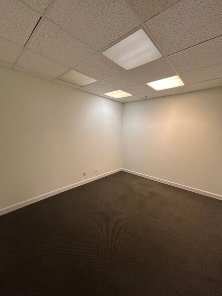 More Photos Of 7161 N Cicero Ave, Lincolnwood Office For Lease