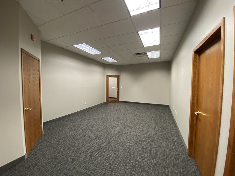 More Photos Of 2525 E Rosser Ave, Bismarck Office For Lease