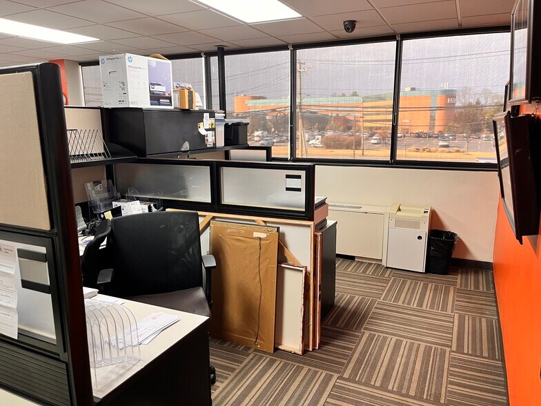 More Photos Of 600 Broadhollow Rd, Melville Office For Lease