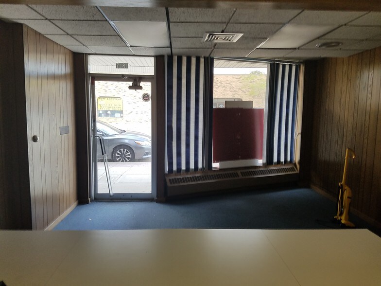 More Photos Of 1817 Washington St, Two Rivers Office Residential For Sale