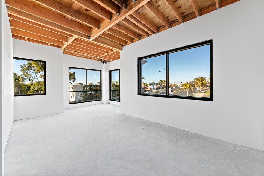 More Photos Of 2600 E Coast Hwy, Corona Del Mar Storefront Retail Office For Lease