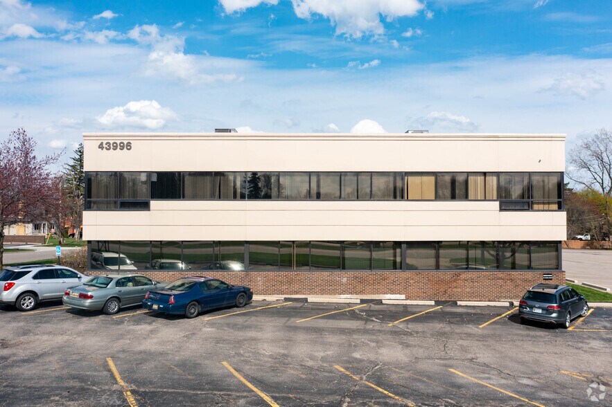 More Photos Of 43996 Woodward Ave, Bloomfield Hills Medical For Lease