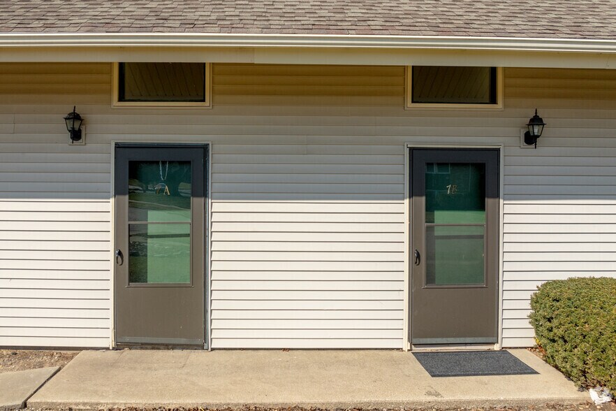 More Photos Of 717 Fairmont Dr, Bloomington Apartments For Sale