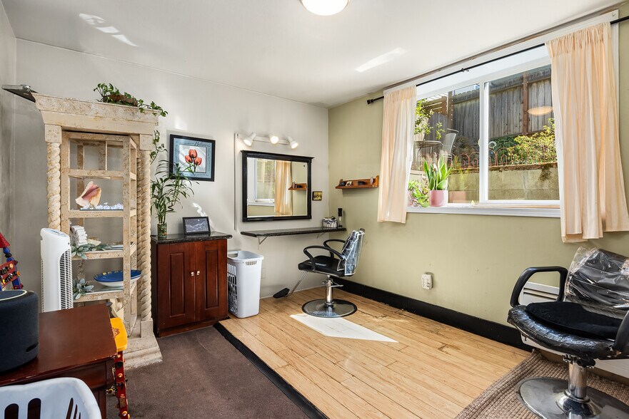 More Photos Of 5506 7th Ave NW, Seattle Apartments For Sale