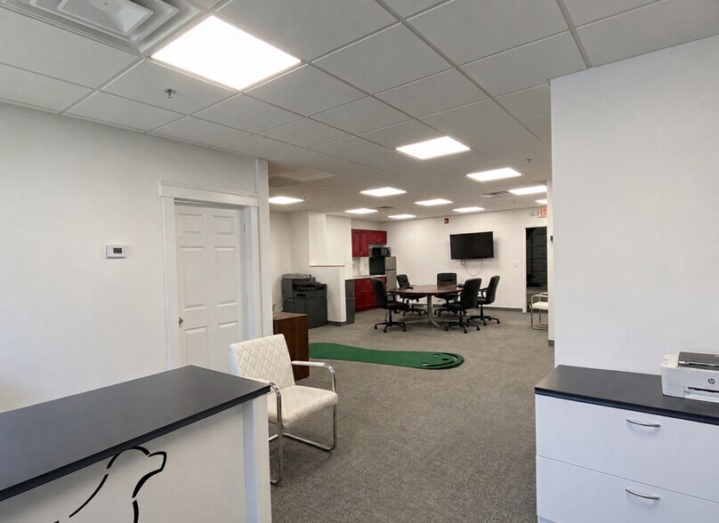 More Photos Of 1 Presidential Way, Woburn Light Distribution For Lease