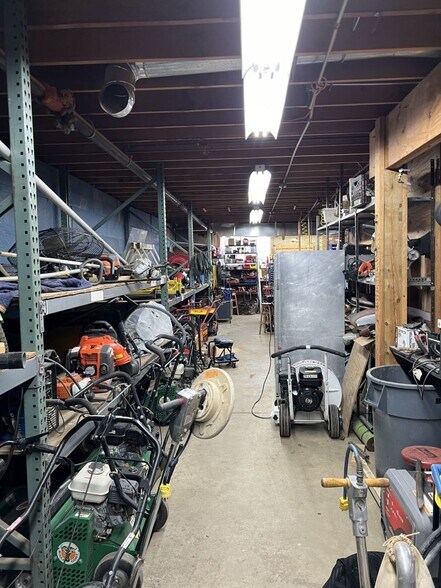 More Photos Of 160 N Branford Rd, Branford Warehouse For Sale