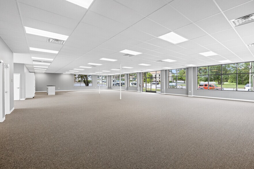 More Photos Of 7308 Shallowford Rd, Chattanooga Storefront Retail Office For Sale