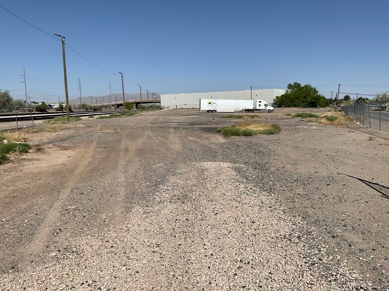 More Photos Of 7538 Franklin Dr, El Paso Land For Lease