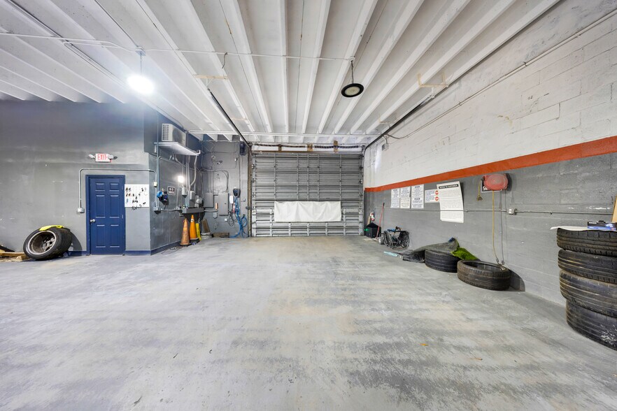 More Photos Of 2540-2600 Ali Baba Ave, Opa Locka Warehouse For Sale