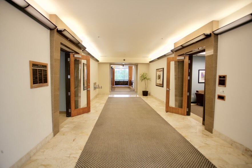 More Photos Of 1800 Blankenship Rd, West Linn Unknown For Lease