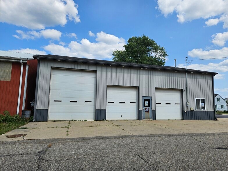 Primary Photo Of 9449 Genesee St, New Lothrop Auto Repair For Sale