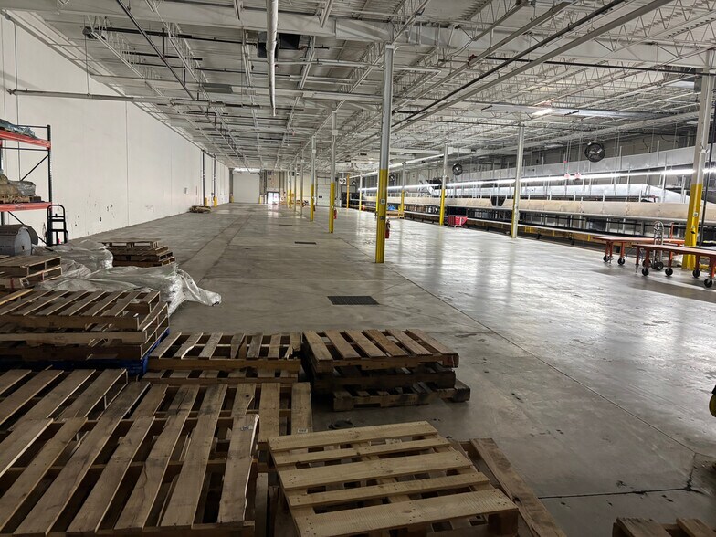More Photos Of 40 Fordham Rd, Wilmington Distribution For Lease