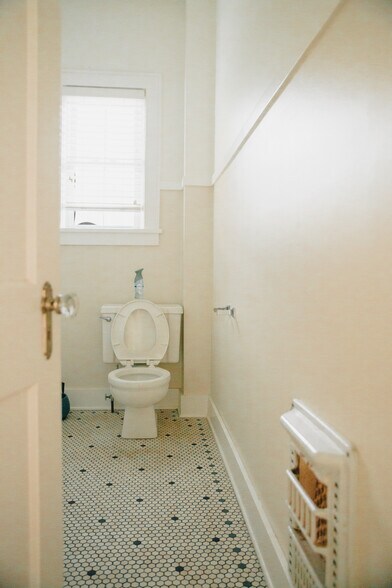 More Photos Of 355 N College Ave, Fayetteville Office Residential For Lease