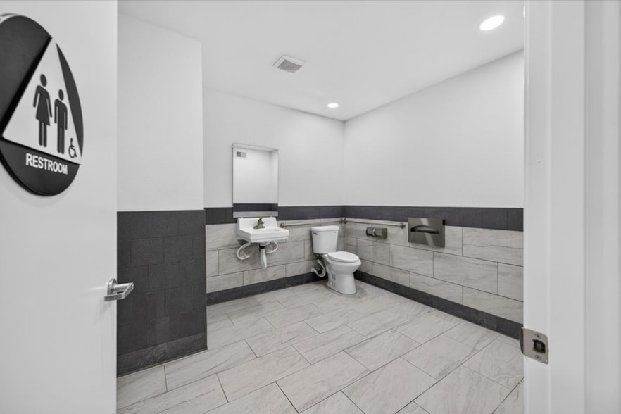 More Photos Of 28-40 E Minarets Ave, Pinedale Medical For Lease