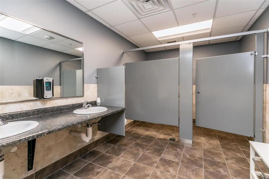 More Photos Of 2441 James St, Coralville Storefront Retail Office For Lease