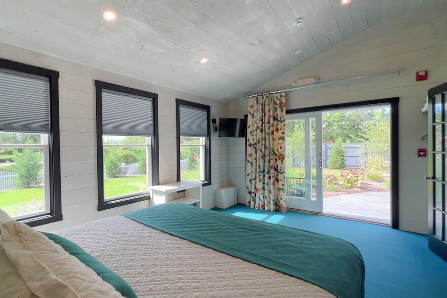 More Photos Of 156 Teaticket Hwy, Falmouth Freestanding For Sale