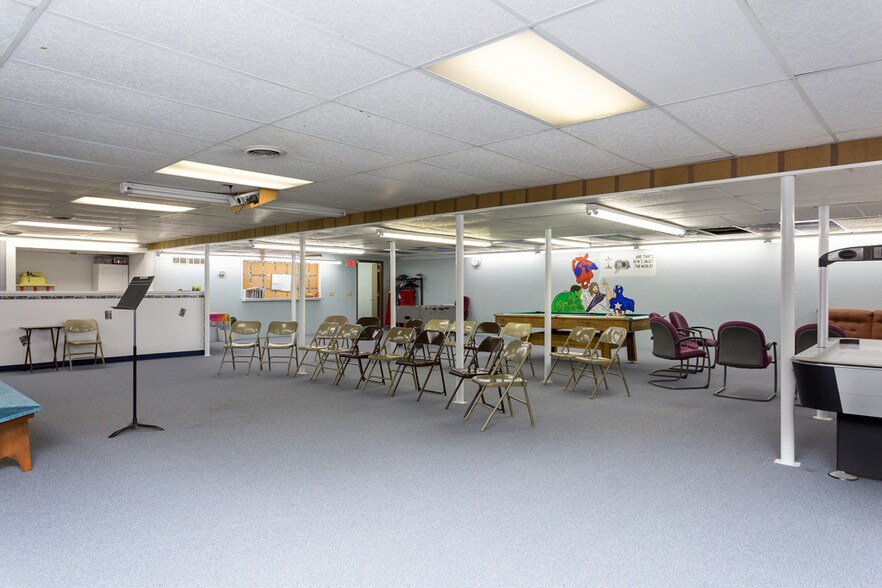 More Photos Of 305 W Columbia St, Farmington Religious Facility For Sale