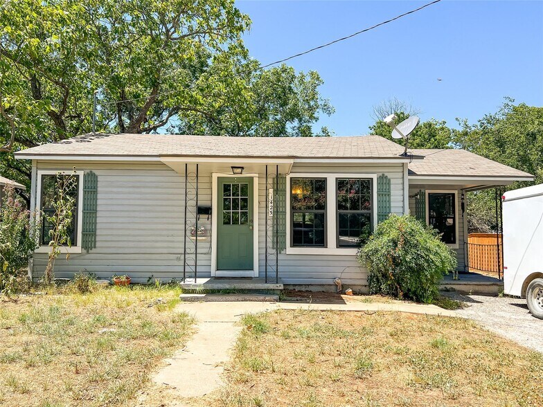 More Photos Of 1425 W Groesbeck St, Stephenville Apartments For Sale